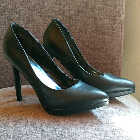Report Shoes - Black pumps
